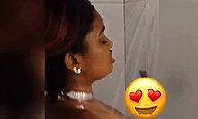 ملكة العقرب في جامايكا تصبح شقية في الحمام