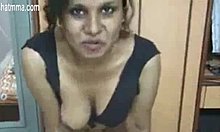 Intialainen anoppi ja hänen desi-seksiopettajansa käyvät villinä tässä videossa
