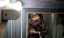 Prywatny selfie Swati Naidus z dużym tyłkiem i stanikiem