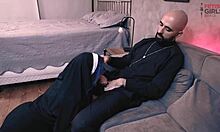 Nun Madalenas versaute anale Spiele mit Priester