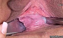 Une adolescente tchèque montre son vagin béant en gros plan