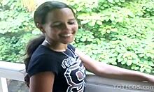 도미니카 십대 소녀는 인종 간 비디오에서 작은 엉덩이를 큰 검은 덩어리로 니다