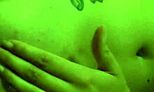 Η Allie Hazes με τα μικρά της βυζιά αναπηδούν καθώς αυνανίζεται